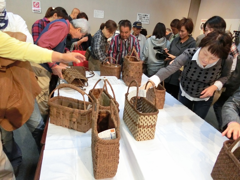 奥会津　編み組細工　工芸品　スタッフ　行く　三島町　交流センター　山びこ　自然素材　伝統的　手作り　受賞　お気に入り